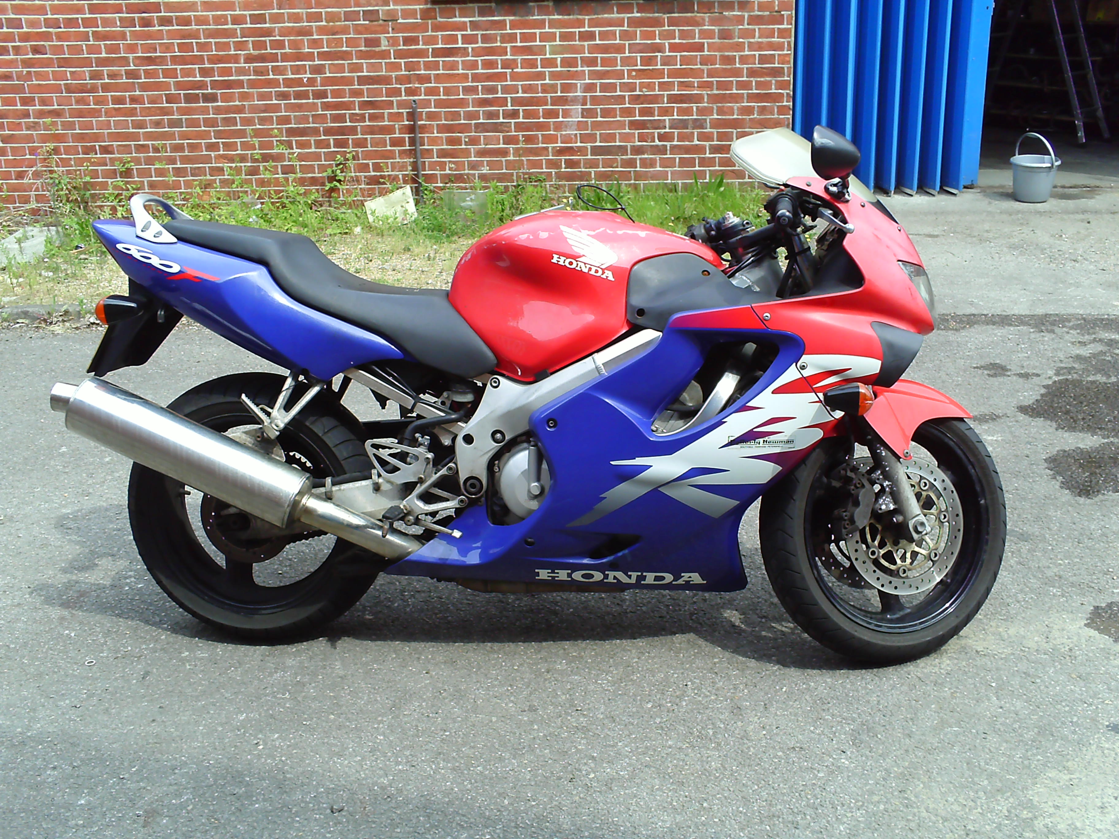 CBR600F Breaking