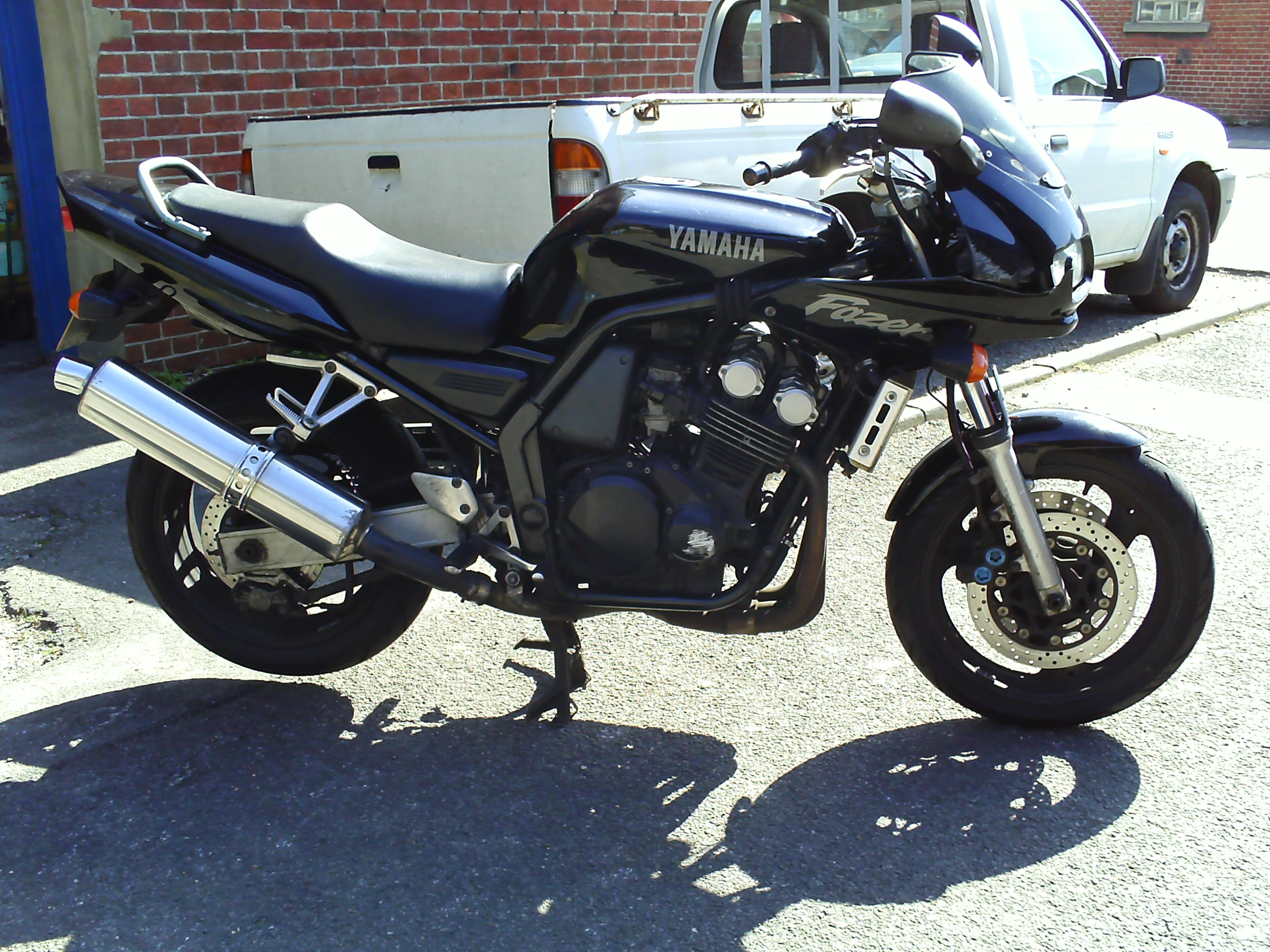 FZS600 Fazer breaking
